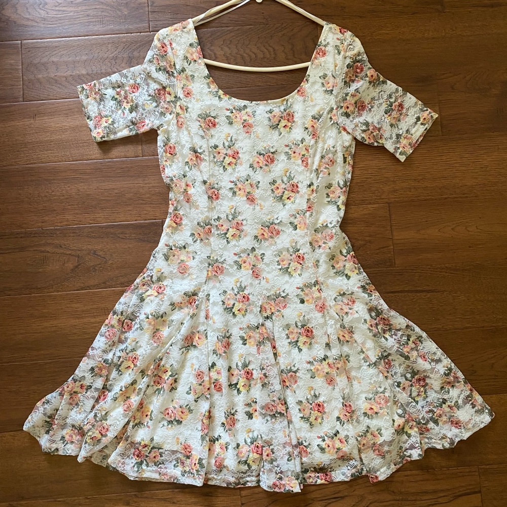 Floral Lace Summer Dress 🌸